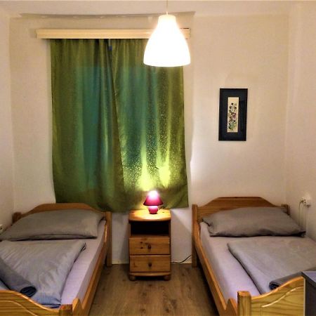 Eszterhazy Guesthouse Vac Ngoại thất bức ảnh