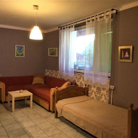 Eszterhazy Guesthouse Vac Ngoại thất bức ảnh