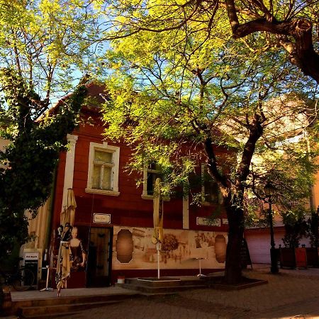 Eszterhazy Guesthouse Vac Ngoại thất bức ảnh