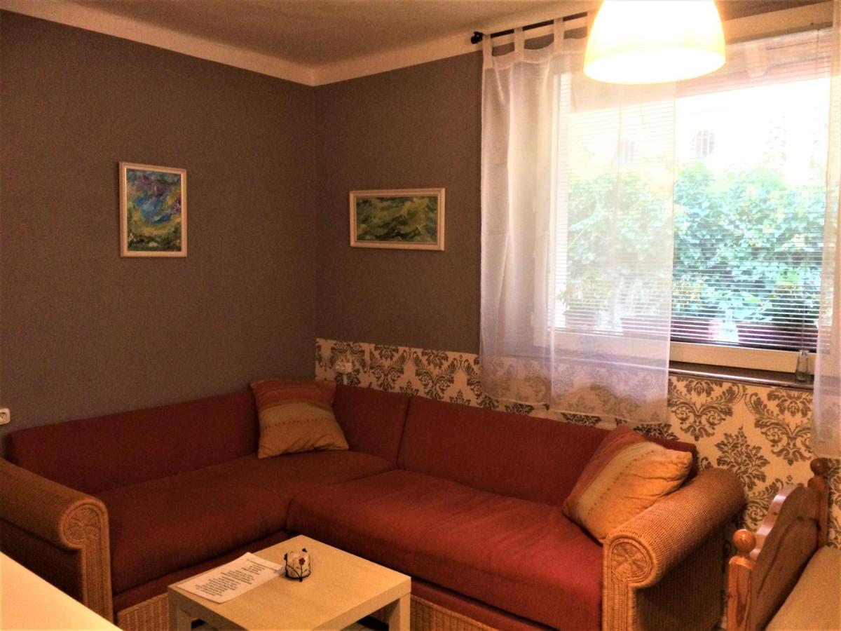 Eszterhazy Guesthouse Vac Ngoại thất bức ảnh