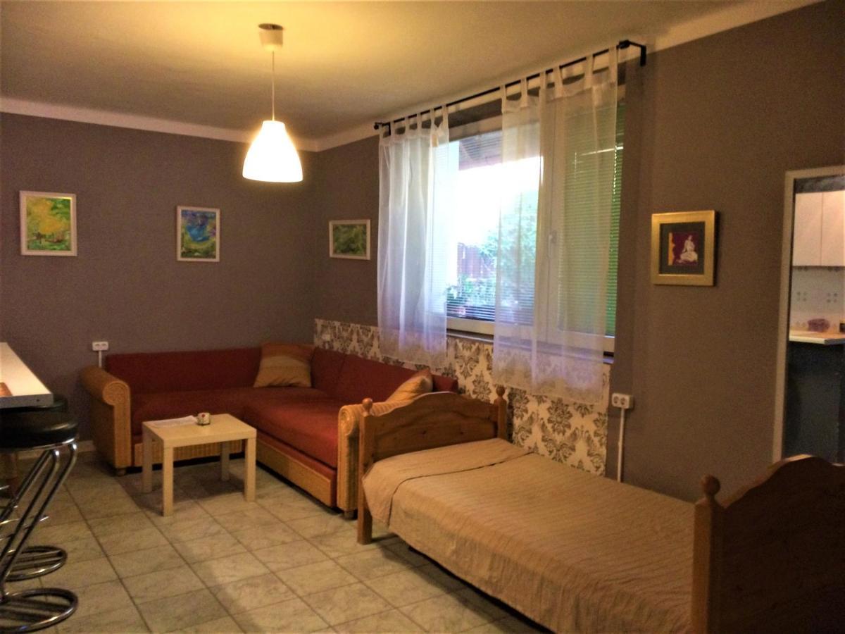 Eszterhazy Guesthouse Vac Ngoại thất bức ảnh