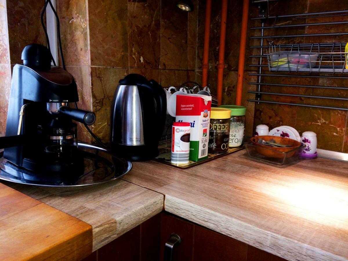 Eszterhazy Guesthouse Vac Ngoại thất bức ảnh